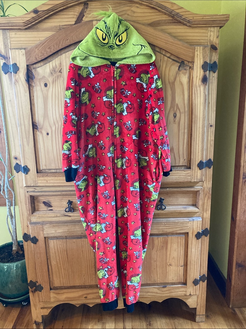 Women’s Dr. Seuss The Grinch red green hooded one piece pajamas - size XXL